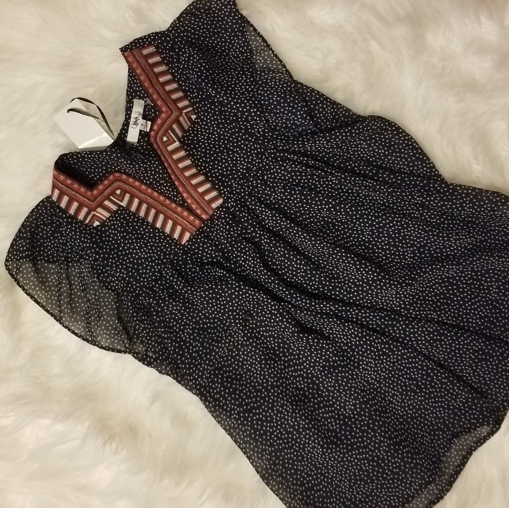 $5 items are Bogo TODAY!!!..flowy Top